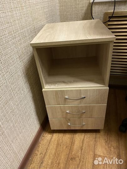 Продам тумбу на роликах. Состояние идеальное