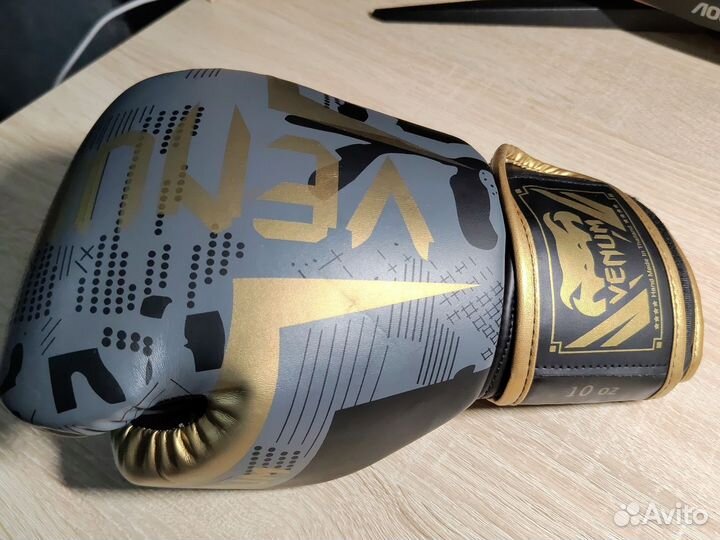 Перчатки для кикбоксинга