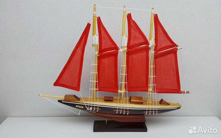 Яхта трёхмачтовая красная Крым 29,6*36,3 сувенир