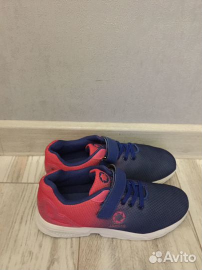 Кроссовки женские 37-37,5 р