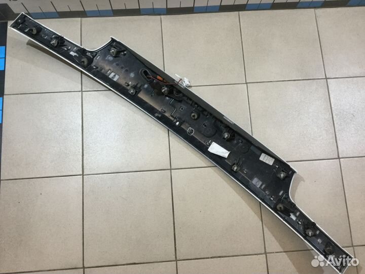 Накладка двери багажника Гранд Чероки после 2010г