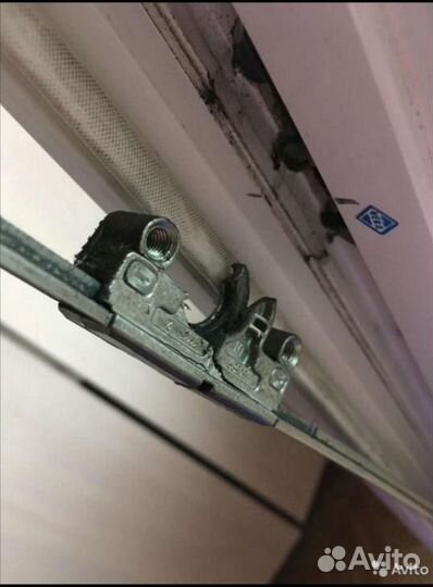 Фурнитура окна/двери основной запор