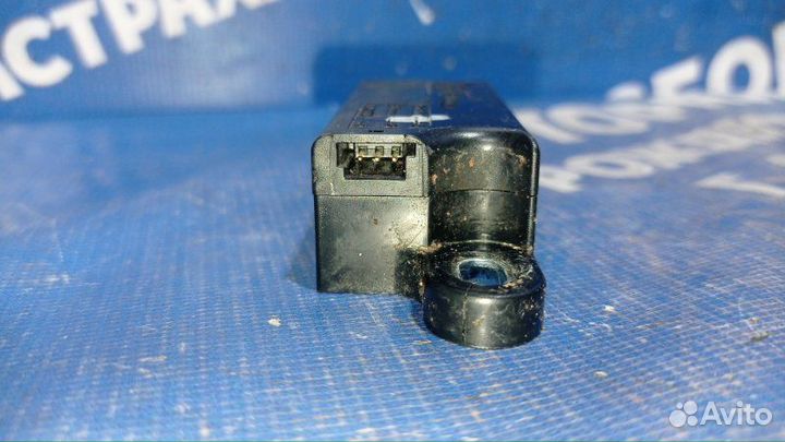 Датчик удара Mercedes-Benz W211 универсал M271956