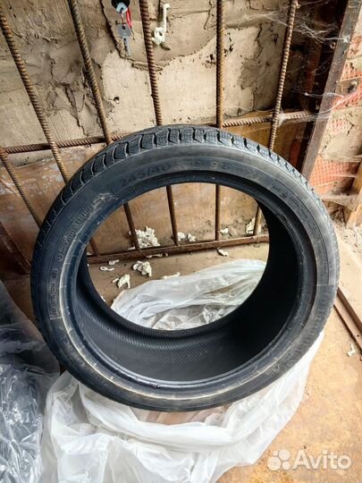 Continental ContiVikingContact 7 245/40 R19 и 275/35 R19 98T