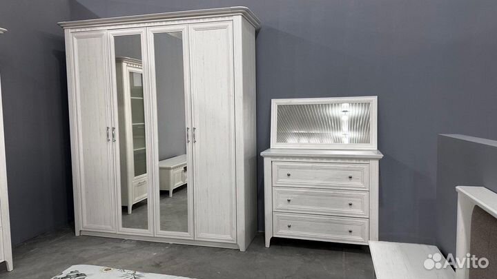 Спальный гарнитур