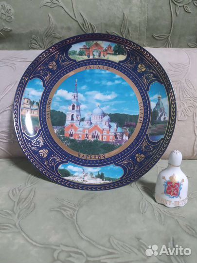 Тарелки сувенирные, колокольчики, статуэтки