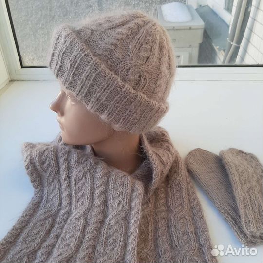 Комплект с косами.Шапка, шарф, варежки. Мохеровый