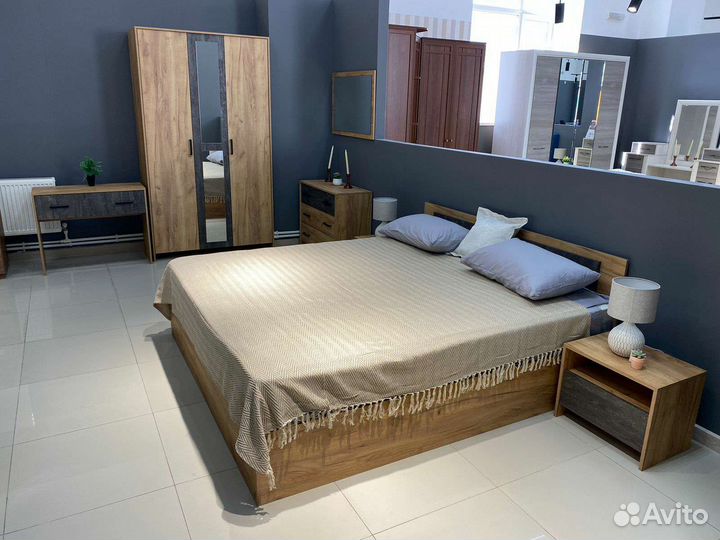 Продам спальный гарнитур