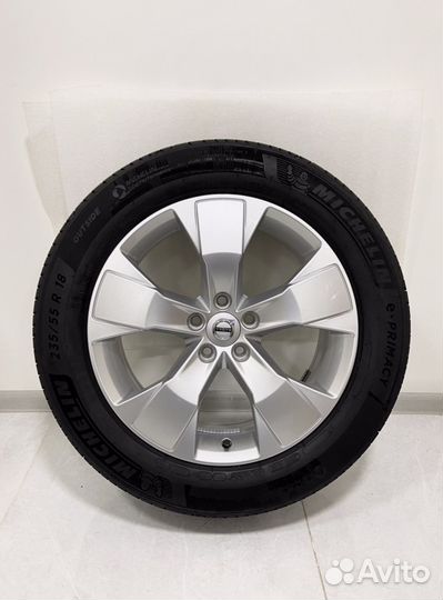 R18 Nokian Tyres Hakkapeliitta 9 SUV 235/55, PCD 5x108 DIA 63.4