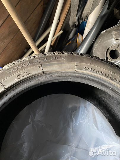 Royal Black Royal Stud 225/45 R17