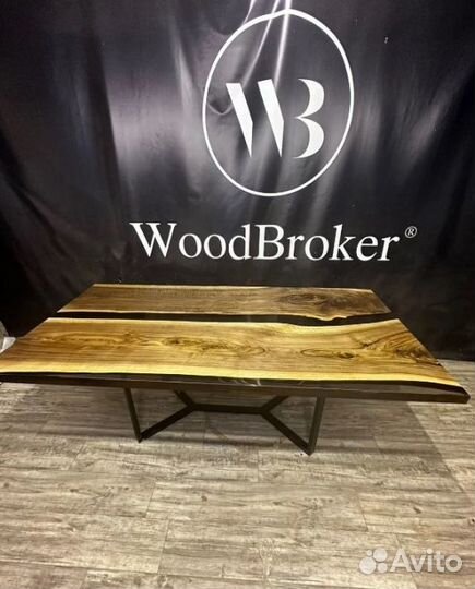 Стол из дерева горного карагача