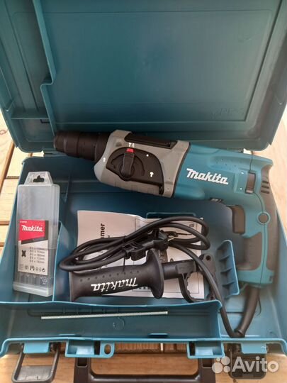 Перфоратор makita HR 2470 с набором буров