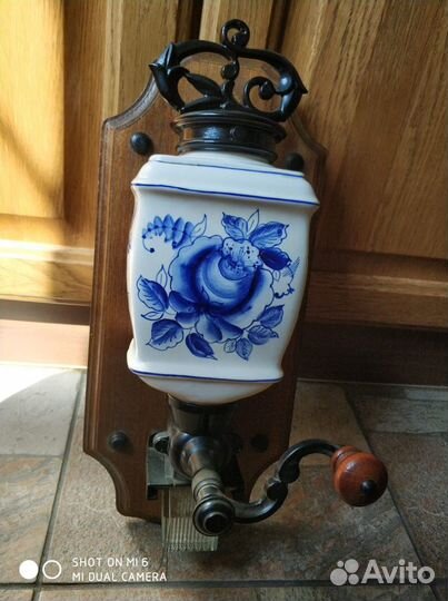 Кофемолка настенная под Гжель