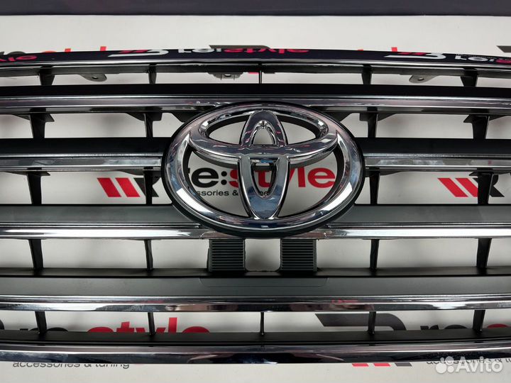 Решетка радиатора Toyota Land Cruiser 200 2м T2306