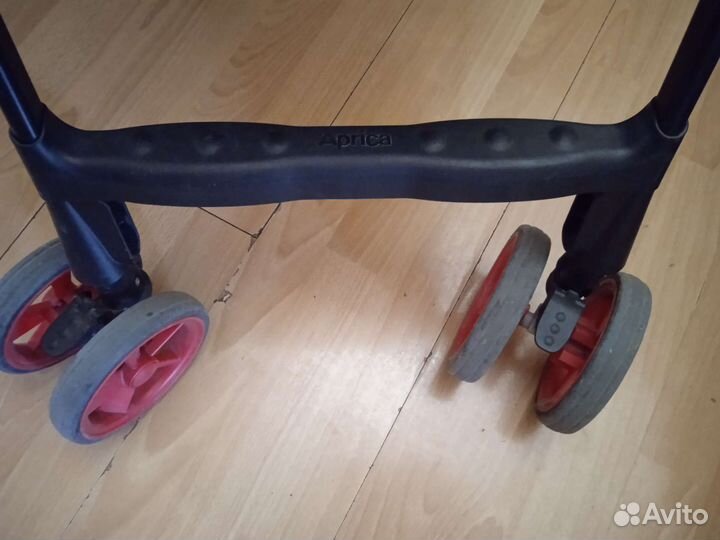 Легкая прогулочная коляска трость aprica flyle