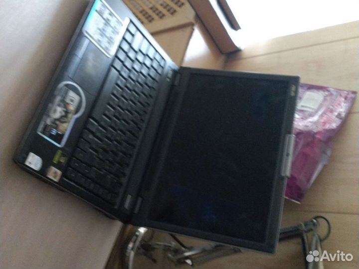 Продам ноутбук чёрный без звука но с зорядкой