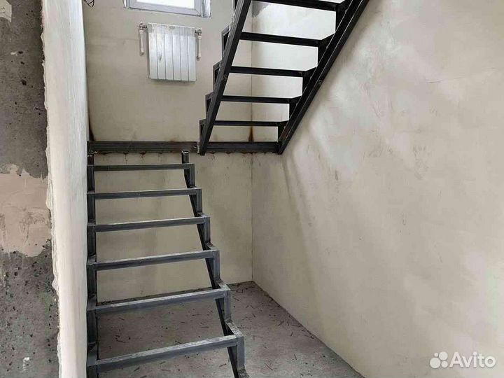 Лестница на металлическом каркасе с доставкой