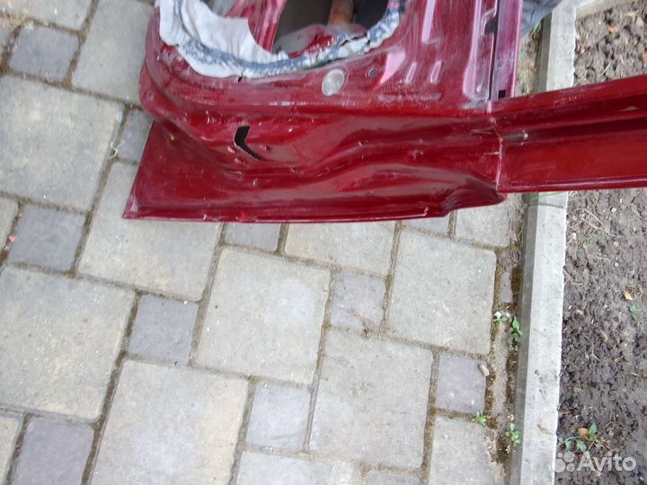 Правая, передняя дверь акцента