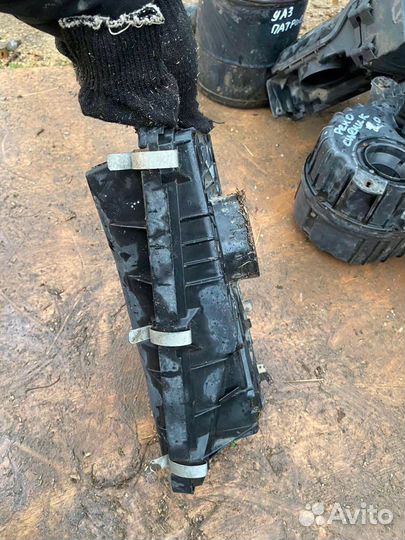 Корпус воздушного фильтра Nissan March K11