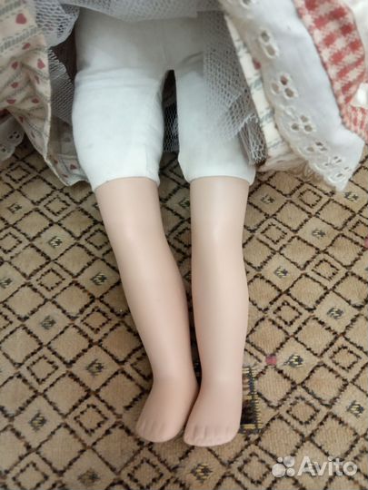 Кукла фарфоровая