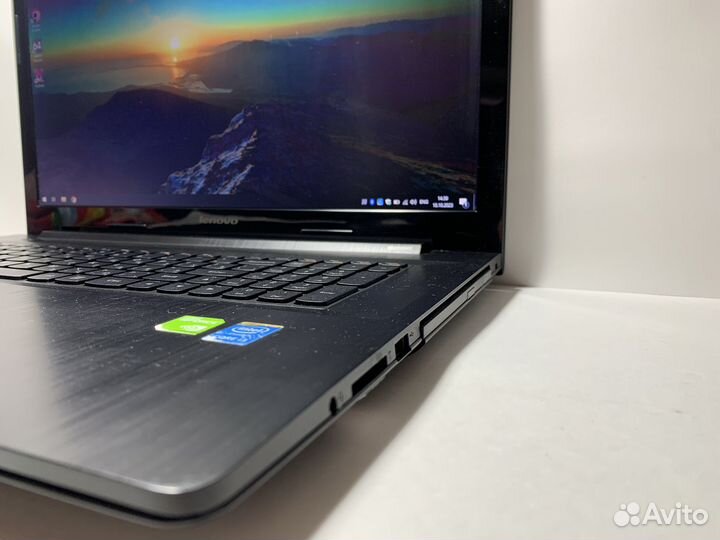 Огромный игровой ноутбук i3/8gb/2видеокарты/ssd