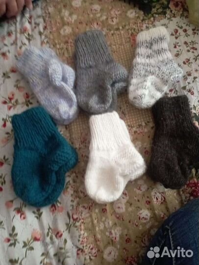 Вязанные варежки и носки