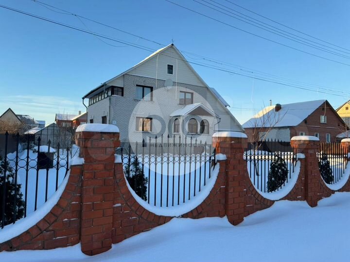 Дом 232,5 м² на участке 10 сот.