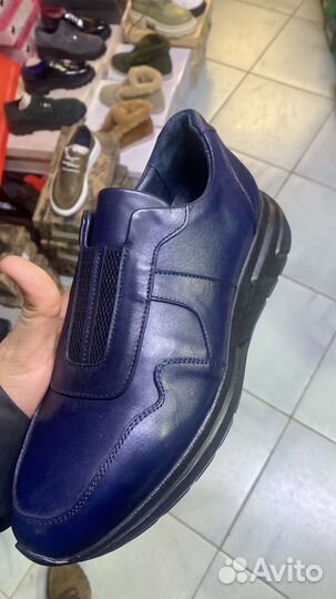 Кроссовки кожанные