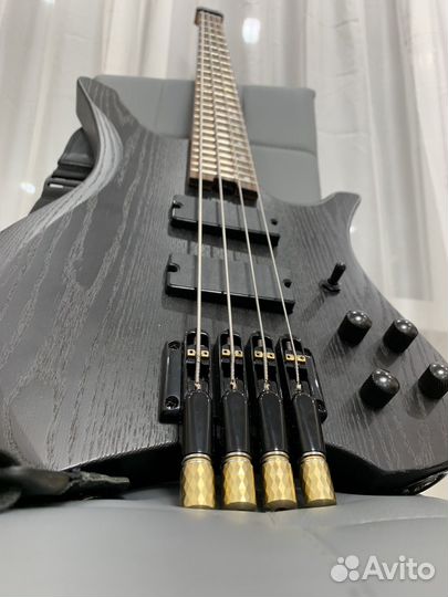 Безголовая бас-гитара / Headless Bass Guitar