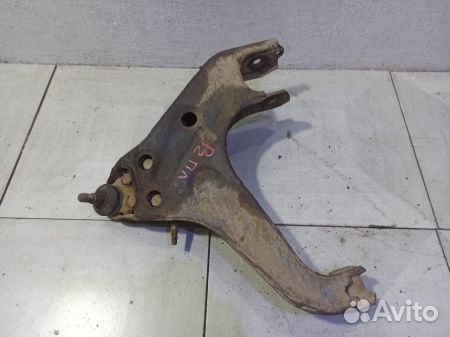 Рычаг передний левый нижний MB860831