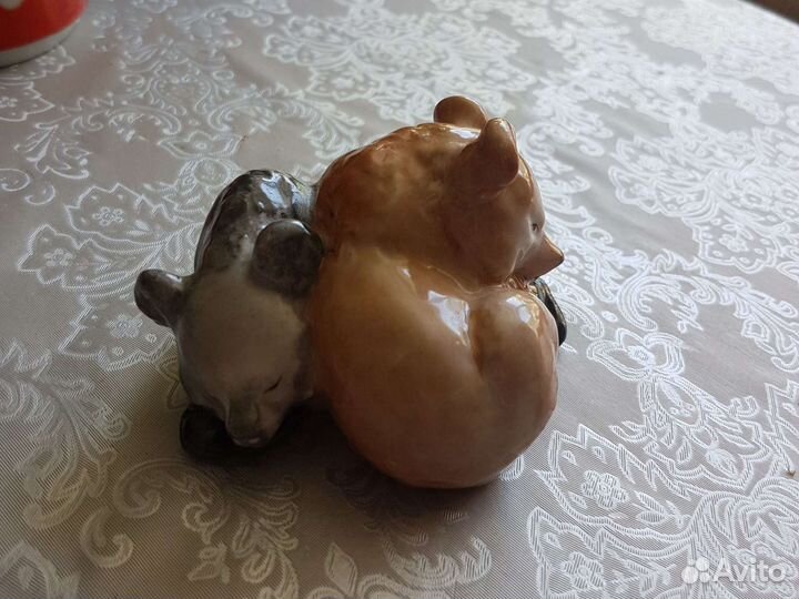 Фарфор ссср. лфз.Медвежата спящие