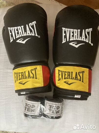 Боксерские перчатки 10 oz новые