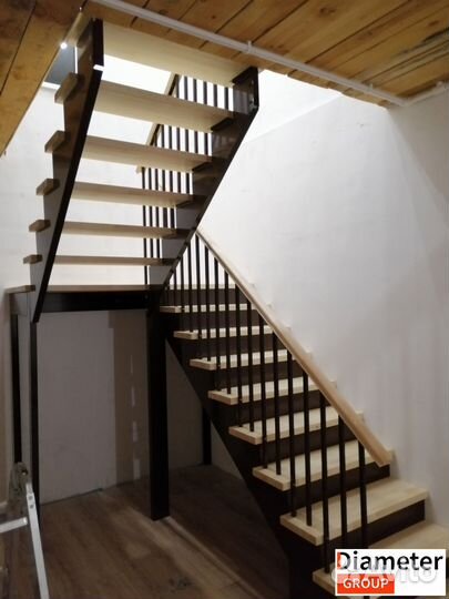 Современная лестница в частное строение