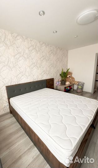 Кровать двухспальная с подьемным механизмом