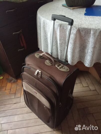 Чемодан из США American Tourister на колесах