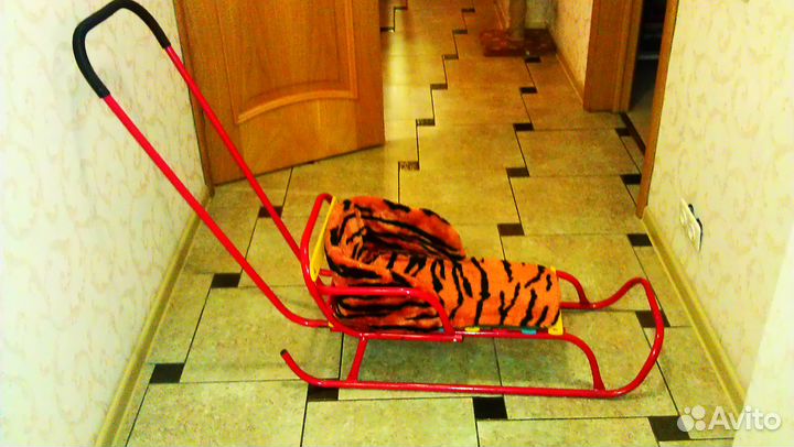 Продаю детские новые санки