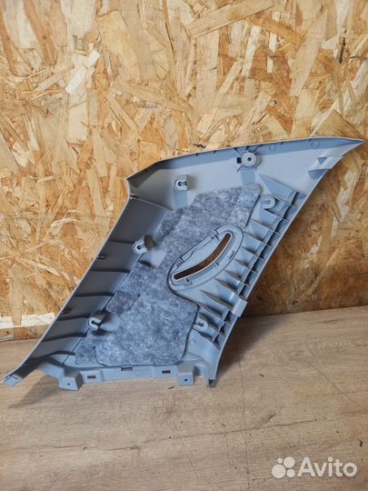Обшивка задней стойки правая Kia Sportage 2