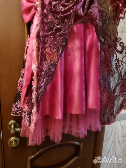 Платье праздничное