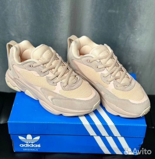 Кроссовки женские Adidas Ozweego