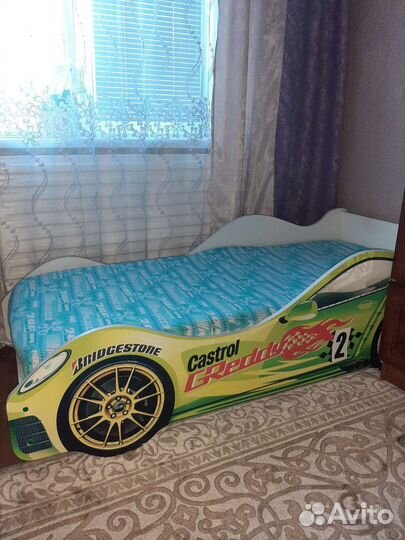 Детская кровать машинка