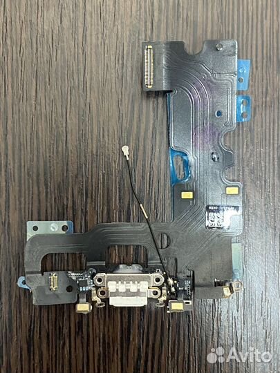 Шлейф зарядки для iPhone 7