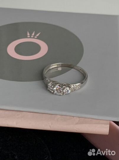 Серебряное кольцо с камушками