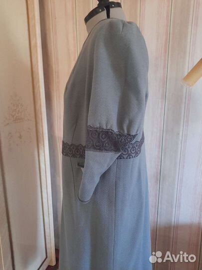Платье из шерстяной ткани
