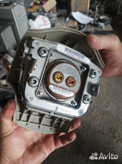 Подушка безопасности в руль Infiniti Qx56 JA60