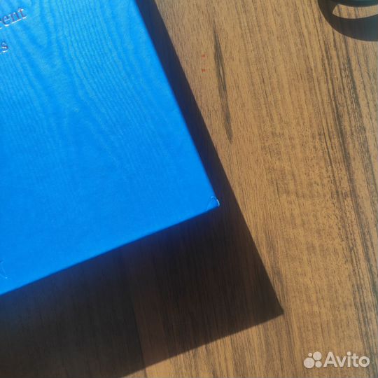 Книга Yves Saint Laurent Accessories