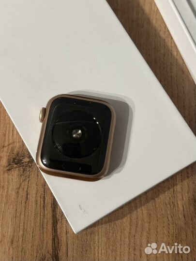 Apple watch se 40mm gold