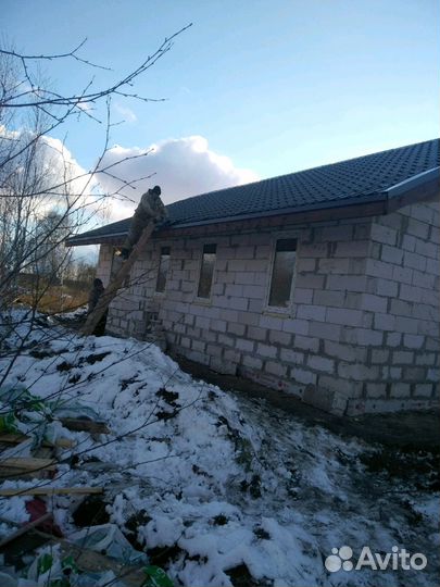 Плотник.кровилщик