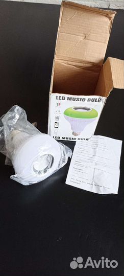 Светодиодная лампа с встроенным динамиком