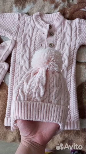 Вязанный комбинезон для новорожденного