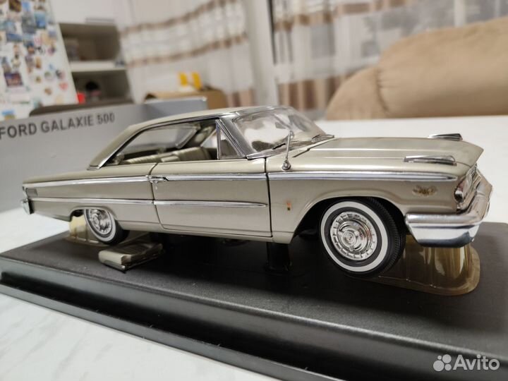 Ford Galaxie 500 XL Hardtop 1963 1/18 SunStar